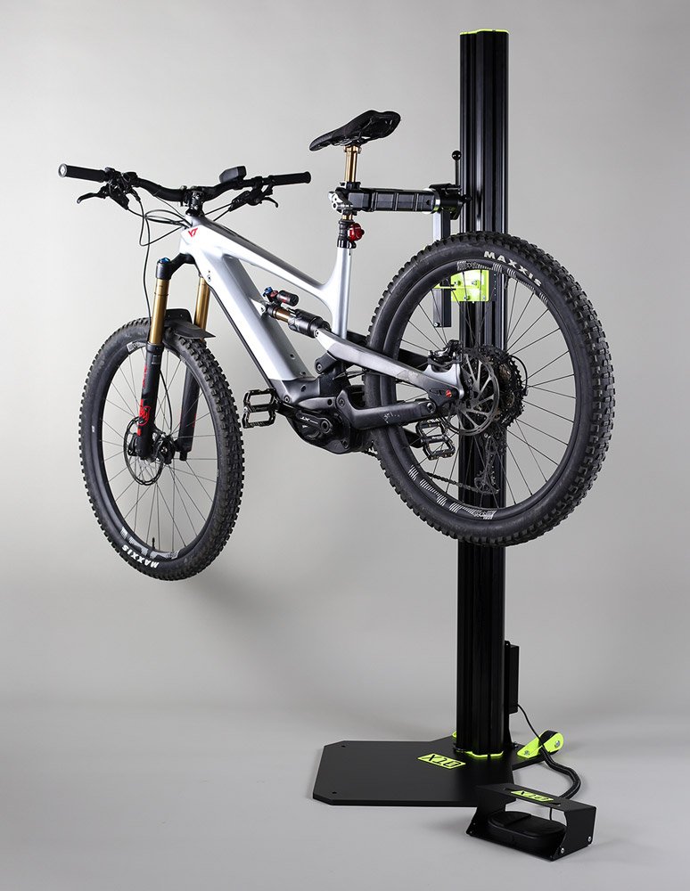 X10 Supporto di montaggio elettrico FS con interruttore a pedale